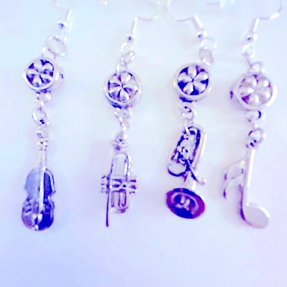 2 pr Vintage Earrings NWOT instrument violin, trumpet,  horn, note pierced 🎶🎼🎵🎺🎷